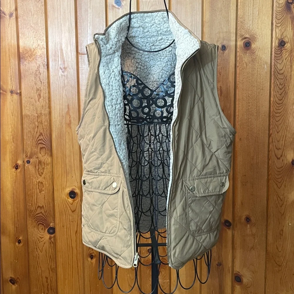 Love Tree Men's Brown Quilted Vest